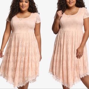 Torrid v-hem lace dress 24 short sleeve